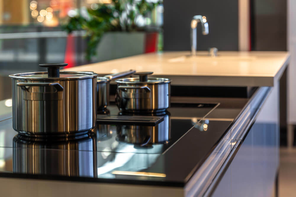 Steel vs. Non-Stick vs. Ceramic Kitchenware: What's Best for Dubai Kitchens?
