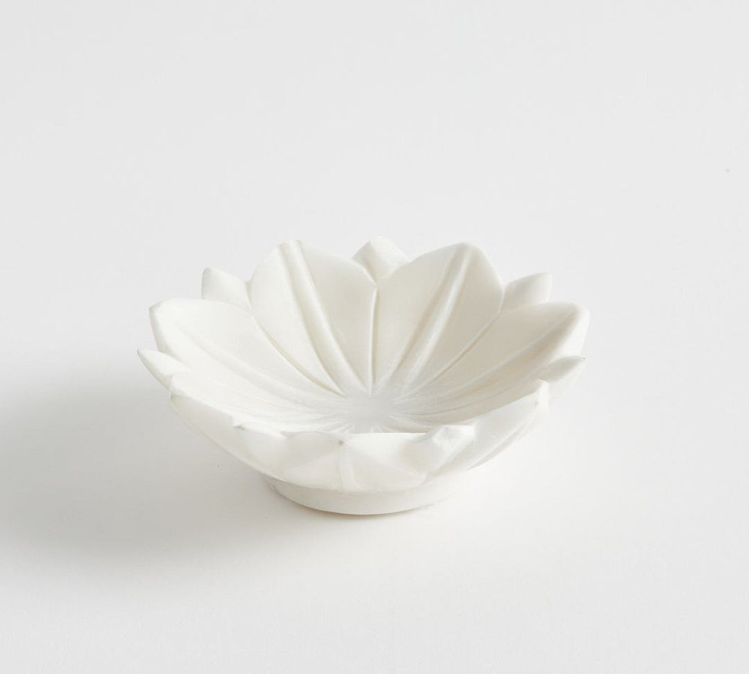 Make Your UAE Home Shine with CASA Qusera Home Decor Accessories