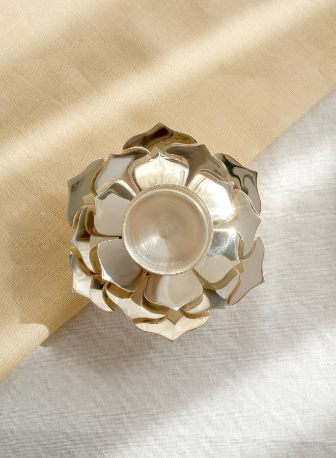 Casa Quesera Silver-Plated Lotus Tea light holder