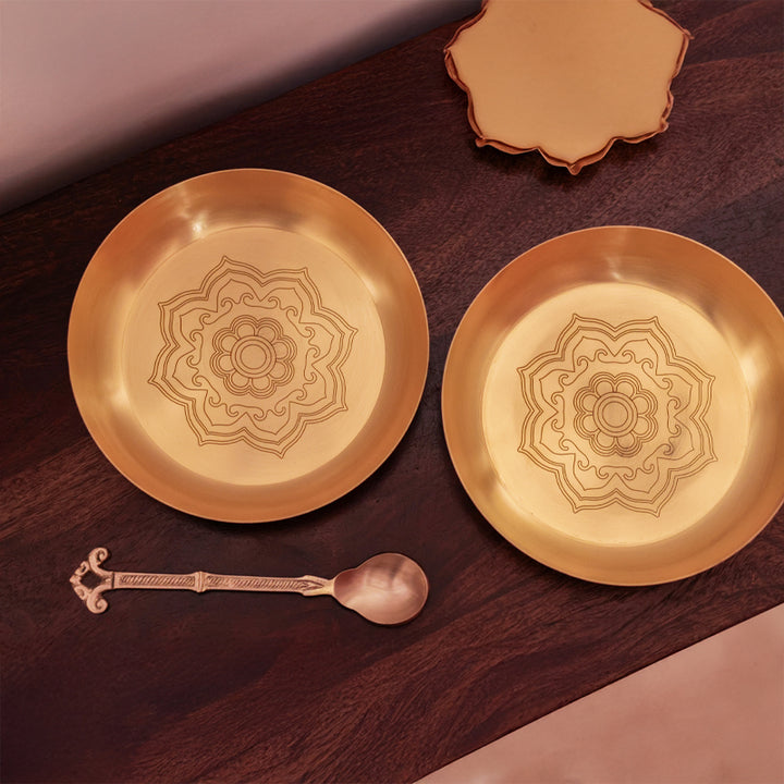 Casa Quesera® Kanz Engraved Brass Plate with Matching Spoon – Elegant Royal Serveware for Home, Table & Gifting