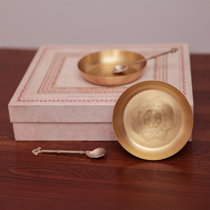 Casa Quesera® Kanz Engraved Brass Plate with Matching Spoon – Elegant Royal Serveware for Home, Table & Gifting