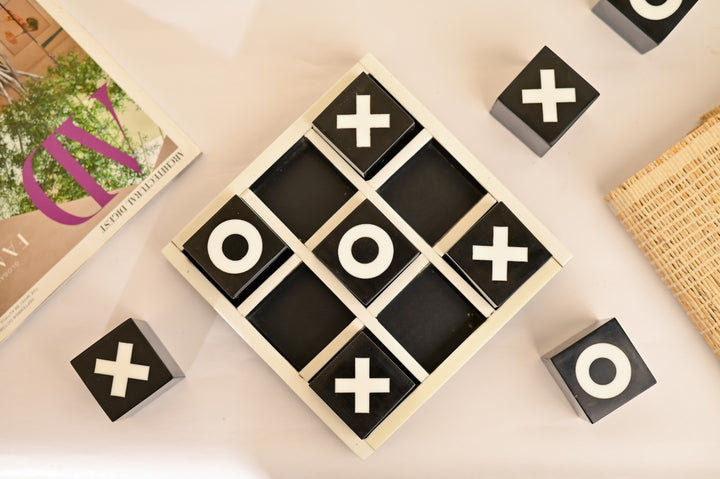 Black and white Resin TIC TAC TOE SET